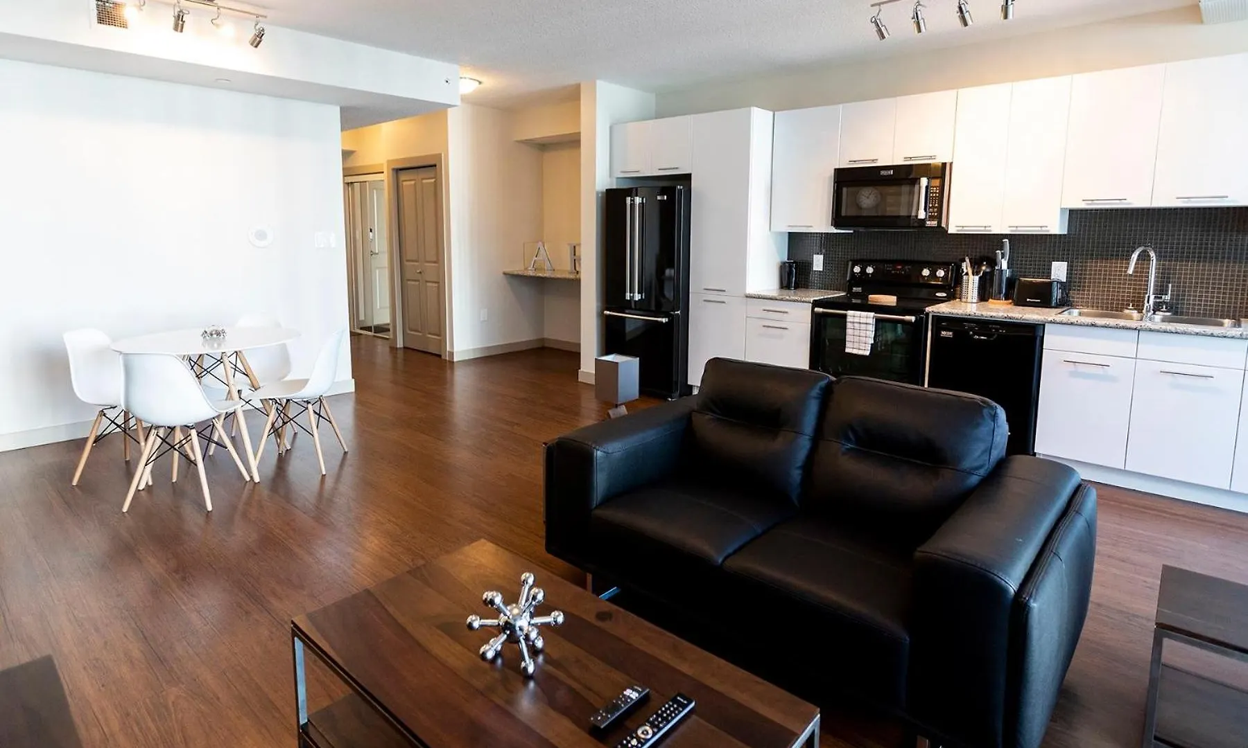 Mayfair Luxe Suites Premium By Corporate Stays Edmonton