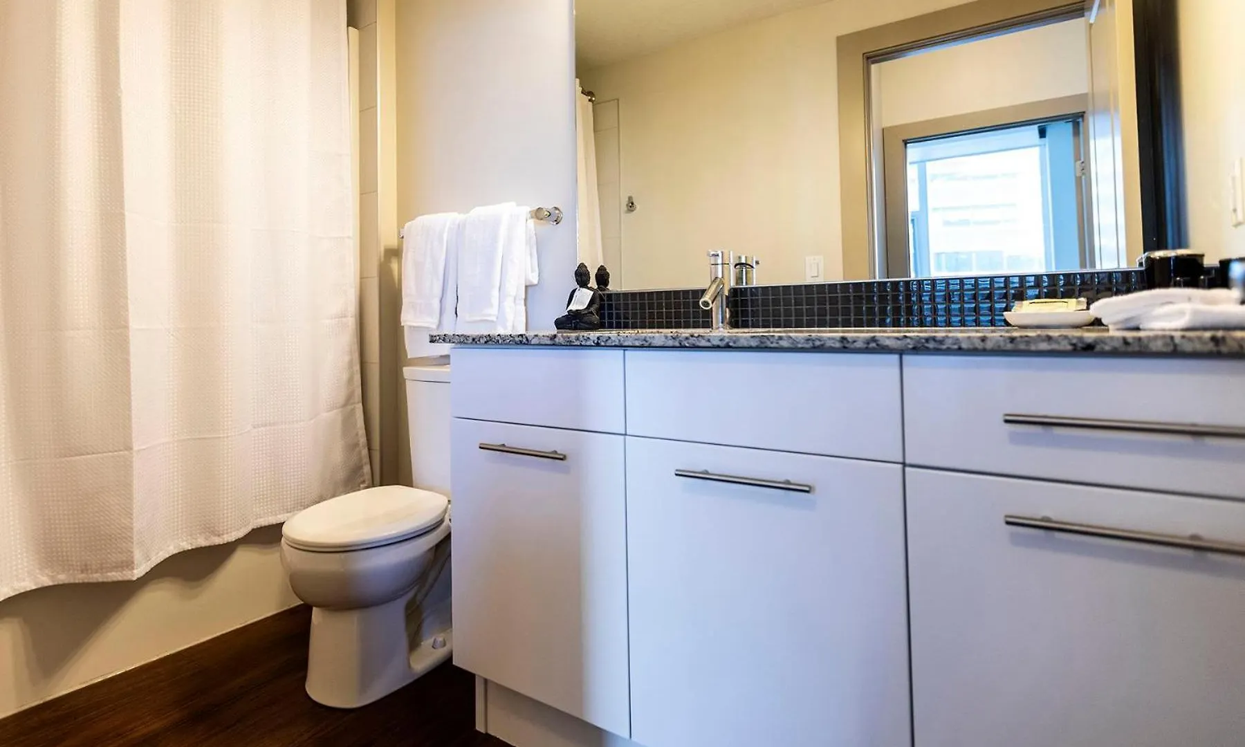 Mayfair Luxe Suites Premium By Corporate Stays Edmonton 0*,  Canada